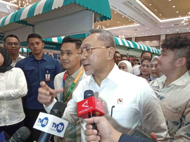 
 Menteri Koordinator Bidang Pangan (Menkopangan), Zulkifli Hasan saat hadir dalam pembukaan World of Coffee di Jakarta, Kamis (15/5/2025). (Foto: RRI/Alfreds Tuter)