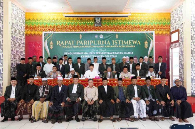 
 Hadiri Pengukuhan MPU, Bupati H Mirwan MS : Ulama Adalah Lampu Penerang Bagi Masyarakat