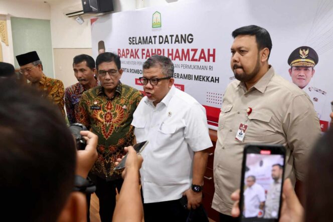 
 Wakil Menteri Perumahan dan Kawasan Permukiman Republik Indonesia, Fahri Hamzah, melakukan kunjungan kerja ke Aceh Kamis, 19 Juni 2025. 