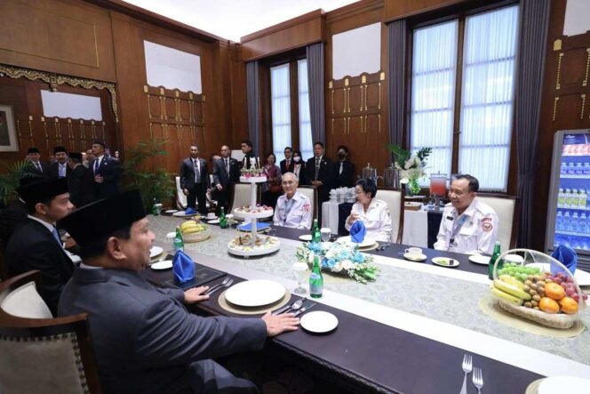
 Momen Canda Prabowo, Megawati dan Gibran Saat Satu Meja