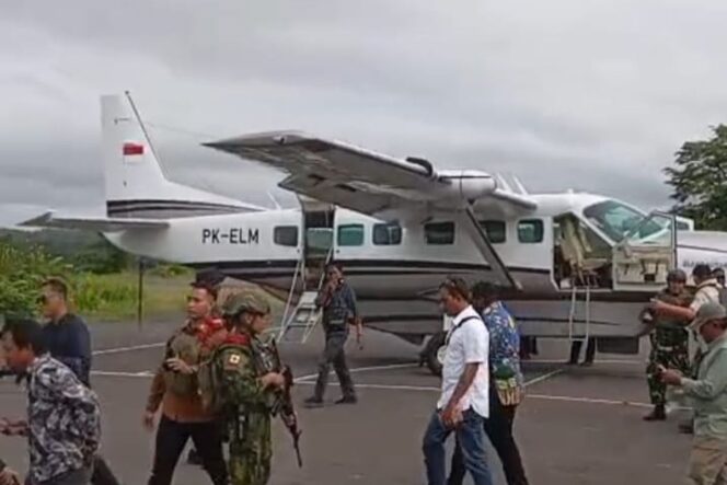 
 Pesawat yang Bawa Menkeu dan Menhan ke Nduga Jadi Target TPNPB-OPM