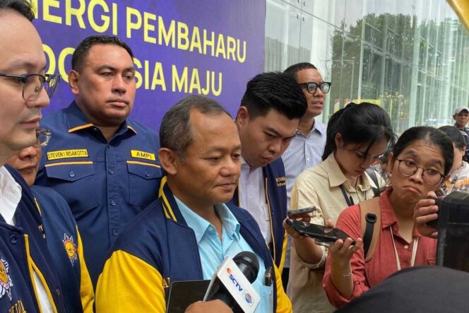 
 Ketua Fraksi Golkar DPR RI, Sarmuji