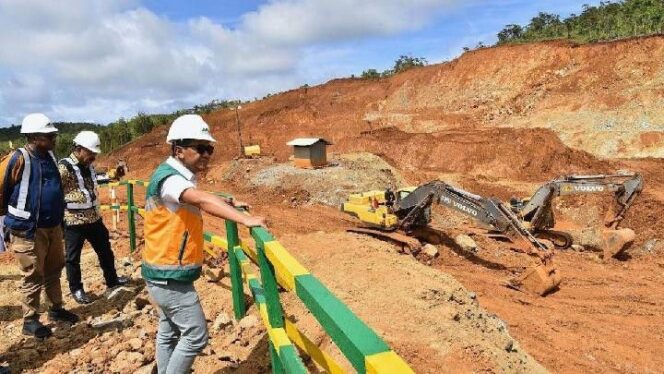 
 Bahlil dan Tambang Nikel Raja Ampat, Feri Amsari: Langgar Aturan Penambangan di Pulau-pulau Kecil