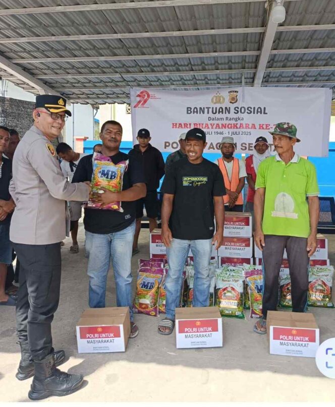 
 Sambut HUT Bhayangkara ke-79, Polres Aceh Selatan Berikan Bantuan Sembako untuk Masyarakat Kurang Mampu