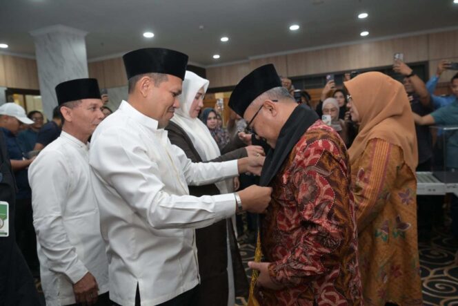 
 Wagub dan Ketua TP PKK Aceh Sambut Kedatangan Menteri Pendidikan
