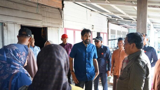 
 Mualem Tinjau Calon Penerima Rumah Layak Huni di Aceh Singkil