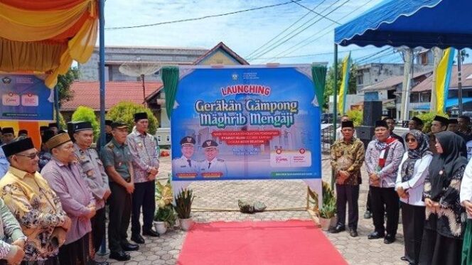 
 Bupati Aceh Selatan H.Mirwan MS saat Launching Program Gerakan Magrib Mengaji di Kecamatan Samadua , 17 April 2025