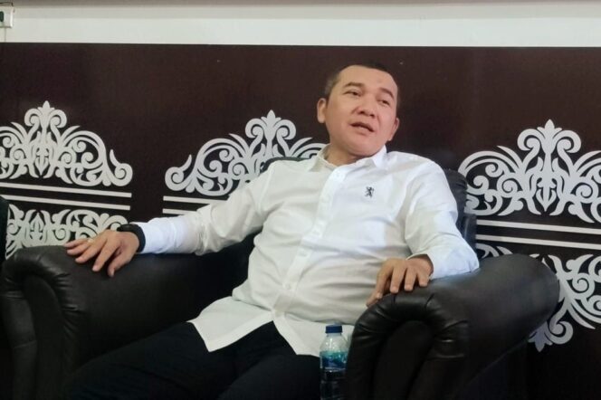 
 Kajari Abdya, Bima Yudha Asmara, SH, MH diruang kerjanya. Aspiratif.com, Jum'at 4 Juli 2025.