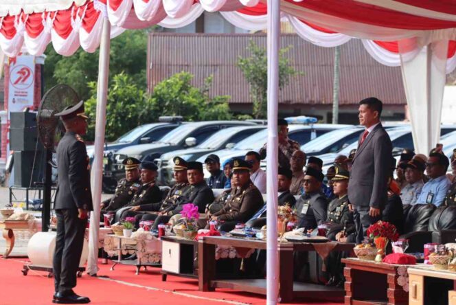 
 Bupati Aceh Selatan H.Mirwan MS bertindak sebagai Inspektur Upacara HUT Bhayangkara ke 79