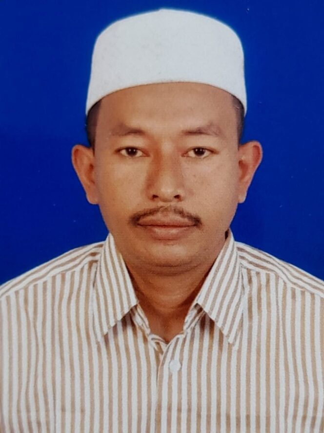 
 Tgk. Wahidi Shalihin,
Pimpinan Dayah Miftahul Ulum, Barat Daya, Kluet Selatan