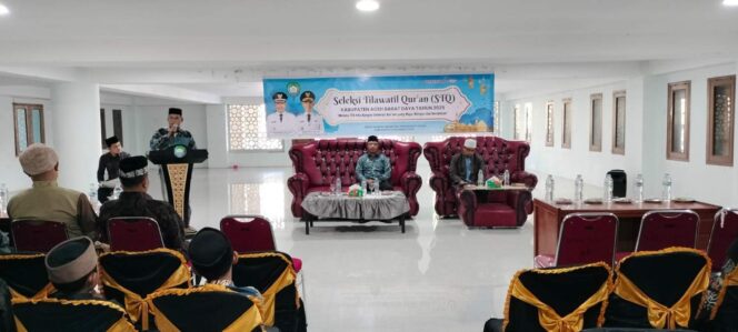 
 Plh Kadis Syari'at Islam Abdya, Bustiari saat menyampaikan laporan kegiatan Seleksi Tilawatil Qur'an (STQ) Abdya tahun 2025 di Aula Masjid Agung Baitul Ghafur beberapa waktu lalu.