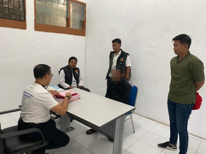 
 Tahap II: Sat Reskrim Polres Aceh Selatan Serahkan Tersangka dan Barang Bukti Kasus Pidana ke Kejari