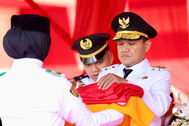 
 Wakil Gubernur Aceh Fadhlullah Memimpin Penurunan Bendera, Minggu 17 Agustus 2025