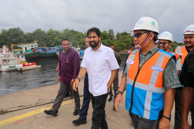 
 Mualem Tinjau Pelabuhan Krueng Geukueh