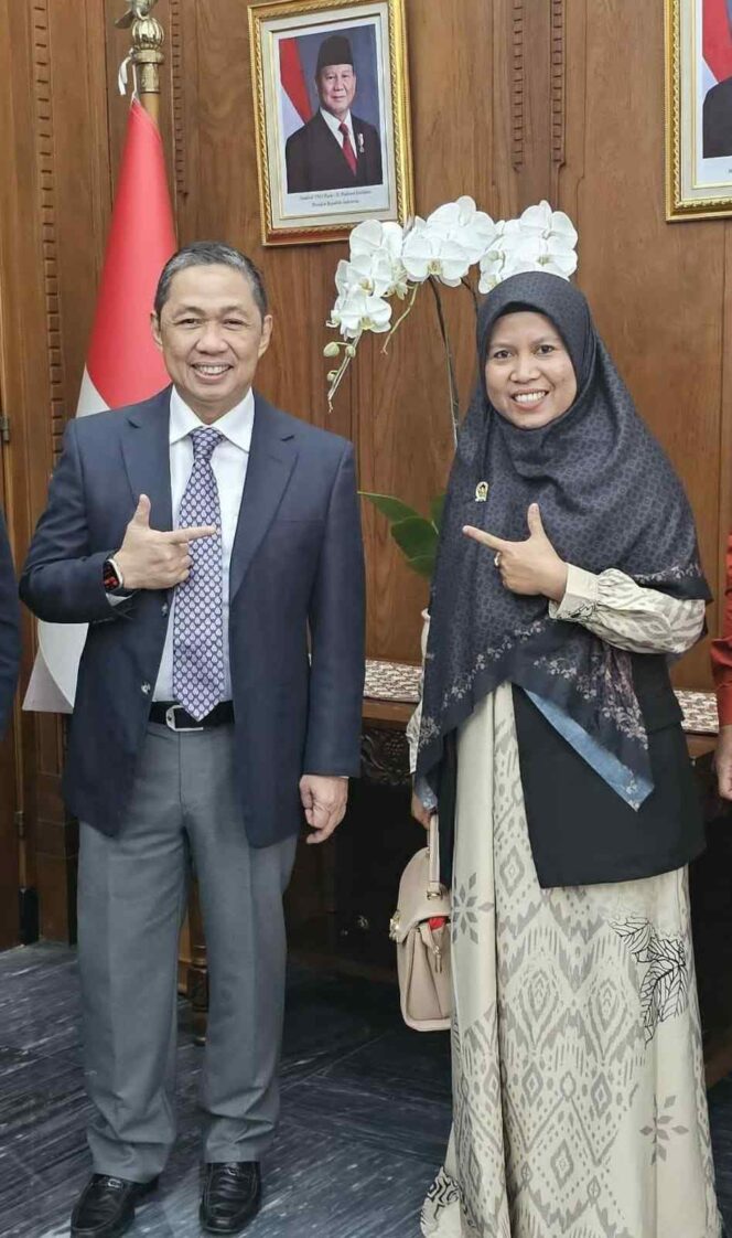 
 Maiyatun bersama Ketua DPP Gelora Anis Matta 