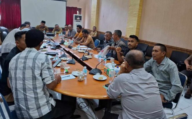 
 Perwakilan Warga Teupin Tinggi Kecamatan Trumon melakukan audensi dengan DPRK Aceh Selatan, Selasa, 5 Agustus 2025. 
