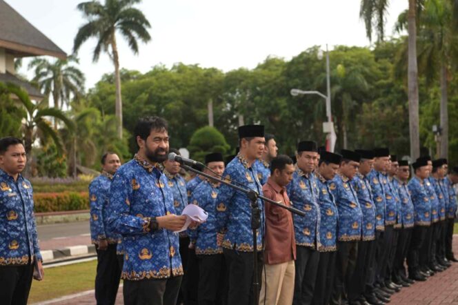 
 Gubernur Aceh H.Muzakkir Manaf