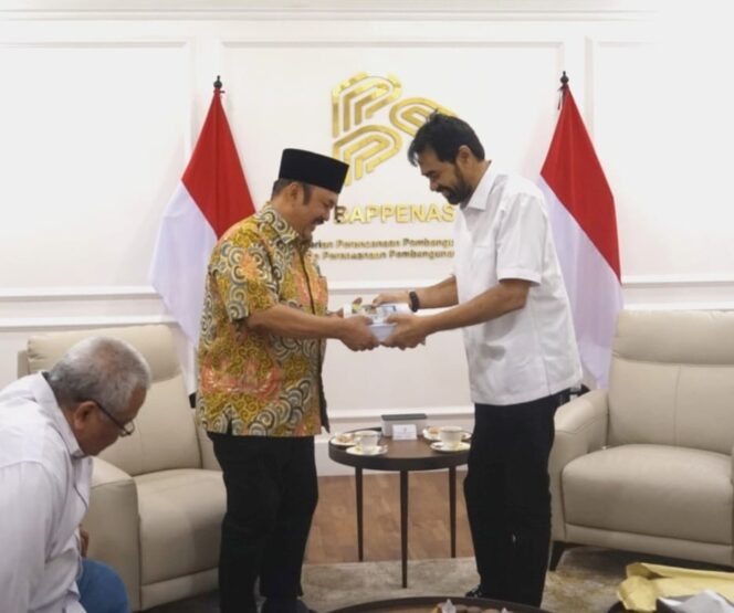
 Muzakir Manaf Minta Dukungan Pembangunan Terowongan Geurutee Kepada Menteri PPN