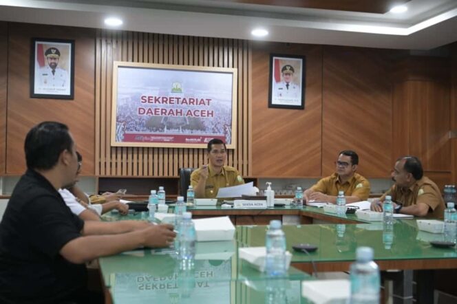 
 Sekda Aceh Pimpin Rapat Tindak Lanjut Pengelolaan Sumur Minyak Masyarakat