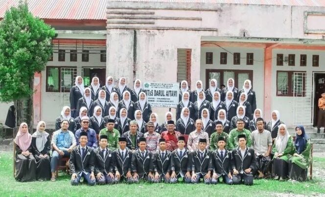 
 Masyarakat Pertanyakan Penetapan Direktur Dayah Darul Aitami