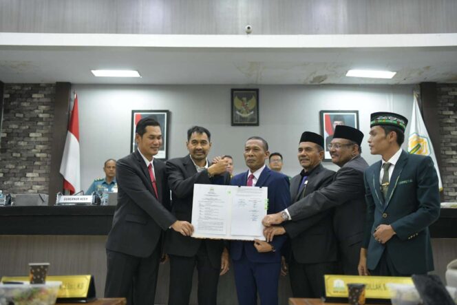 
 Gubernur dan DPRA Sahkan APBA Perubahan 2025