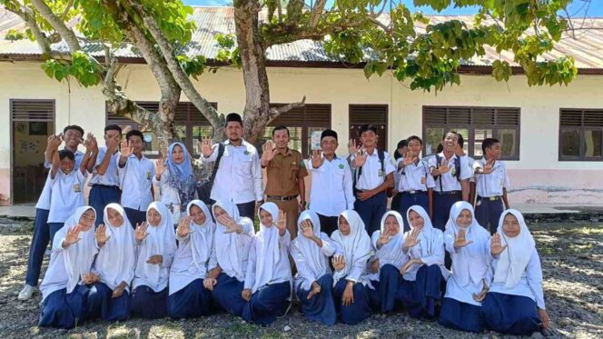 
 Sinergi Pendidikan Agama: Penyuluh Agama Islam Sambangi SMPN 2 Labuhanhaji Timur