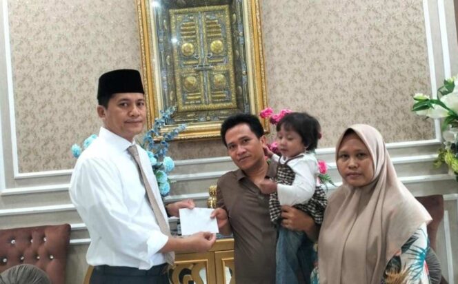 
 Bupati Aceh Selatan Ulurkan Bantuan untuk Pasien Bocor Jantung