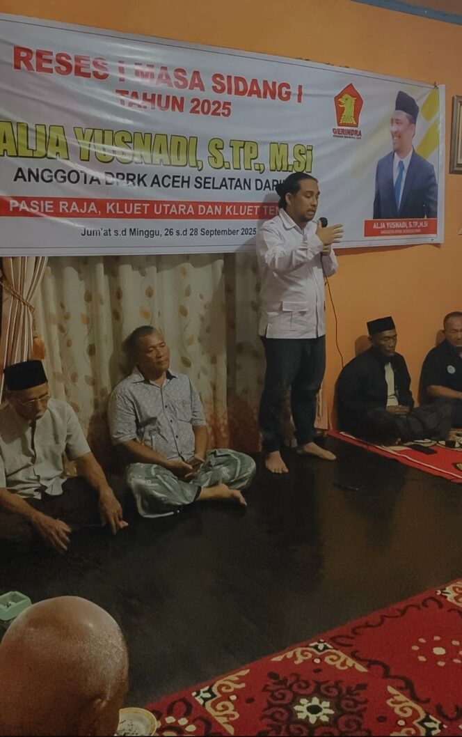 
 Anggota DPRK Aceh Selatan Alja Yusnadi saat melakukan Reses, Jum'at 26 September 2025