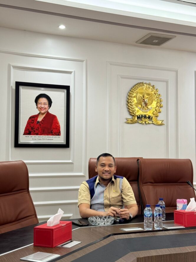 
 Anggota DPR RI Dapil 1 Aceh , Jamaluddin Idham 