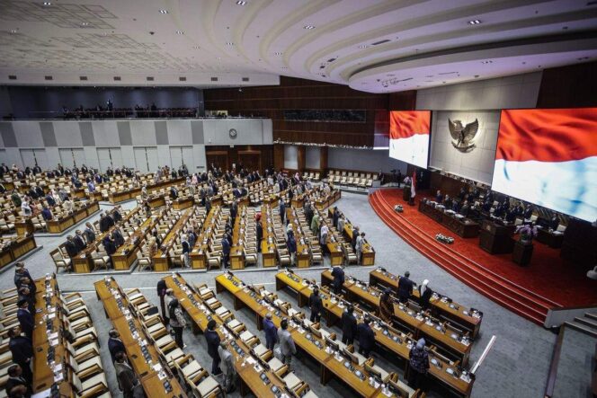 
 Popularitas Vs Kapasitas, Mengapa Kualitas DPR Terus Dipertanyakan?