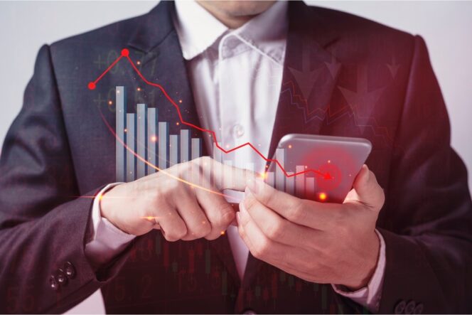 
 lustrasi investor pasar modal. Indeks Harga Saham Gabungan (IHSG) langsung terkoreksi pada perdagangan Senin (8/9/2025), setelah Presiden Prabowo Subianto merombak Kabinet Merah Putih  