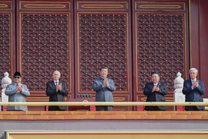 
 Presiden RI Prabowo Subianto menghadiri parade militer di Lapangan Tiananmen, Beijing, China, pada Rabu (3/9/2025) bersama Presiden China Xi Jinping dan sejumlah petinggi negara lain  