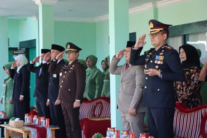 
 Kapolres Aceh Selatan Hadiri Upacara HUT TNI ke – 80 di Lapangan Kodim 0107/Asel