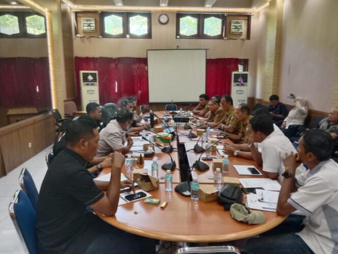 
 Komisi III DPRK Aceh Selatan Menggelar Rapat dengan PT ASN, Selasa 07 Oktober 2025