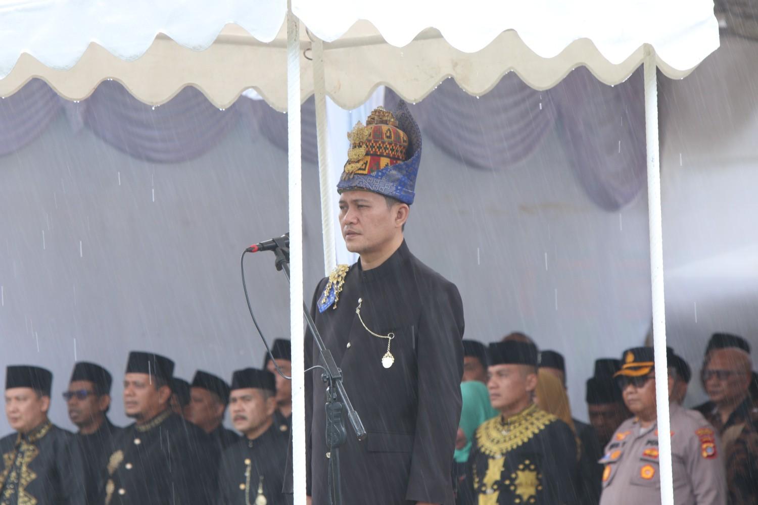 Meski Diguyur Hujan, Upacara HUT Aceh Selatan ke 69 Tetap Terlaksana