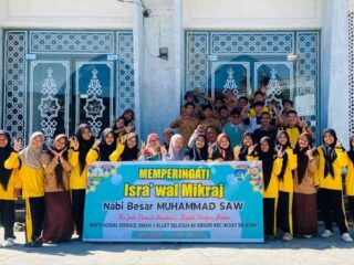 Memperingati Israk Mikraj 1447 H, SMAN 1 Kluet Selatan Lakukan Bakti Sosial ke Masjid