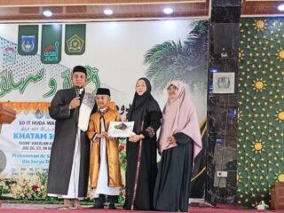 SD IT Huda Wan Nur Kota Lagsa Gelar Khatam Al-Qur'an 30 Juz, Penghafal Raih Hadiah Umrah