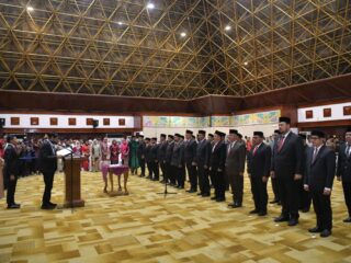 Gubernur Mualem Lantik Sejumlah Pejabat Eselon II