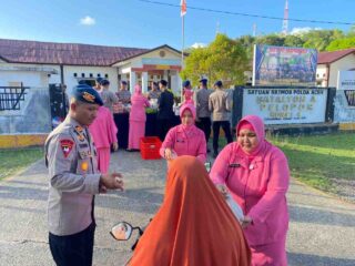 Ramadhan Berkah, Brimob Aceh Jaya Berbagi Takjil