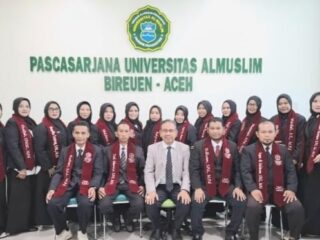 Puluhan Guru, Kepala Sekolah dan Pengawas dari Aceh Tamiang Selesaikan Pendidikan S-2 di Universitas Al Muslim