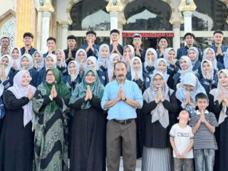 Momen Nuzulul Al Qur'an, SMAN 1 Peureulak Bagikan 1000 Paket Takjil