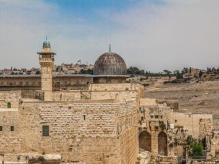 Israel Tutup Masjid Al Aqsa, Ratusan Jemaah Shalat Id Tak Bisa Masuk