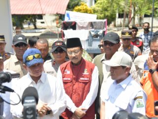 Wagub Aceh Dampingi Mendagri dan Mensos Tinjau Huntara serta Serahkan Bantuan Korban Bencana di Pidie Jaya