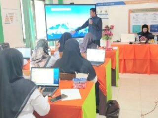 Guru SD dari Kecamatan Meukek Ikut Pelatihan Digitalisasi Pembelajaran