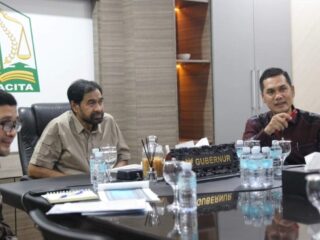 Mualem Pimpin Rapat Bahas Validasi Data JKA Bersama Sekda dan Dinkes