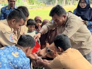 Kabid SMA dan PKLK Tanami Pohon Berbuah di SLBN Pembina Provinsi Aceh